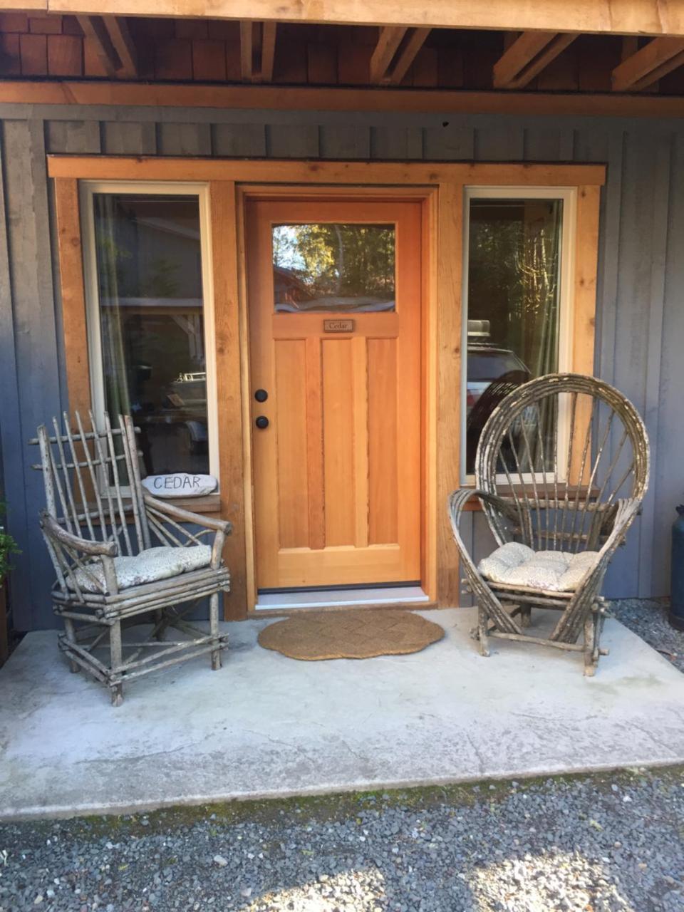 Black Bear Guesthouse Тофино Экстерьер фото