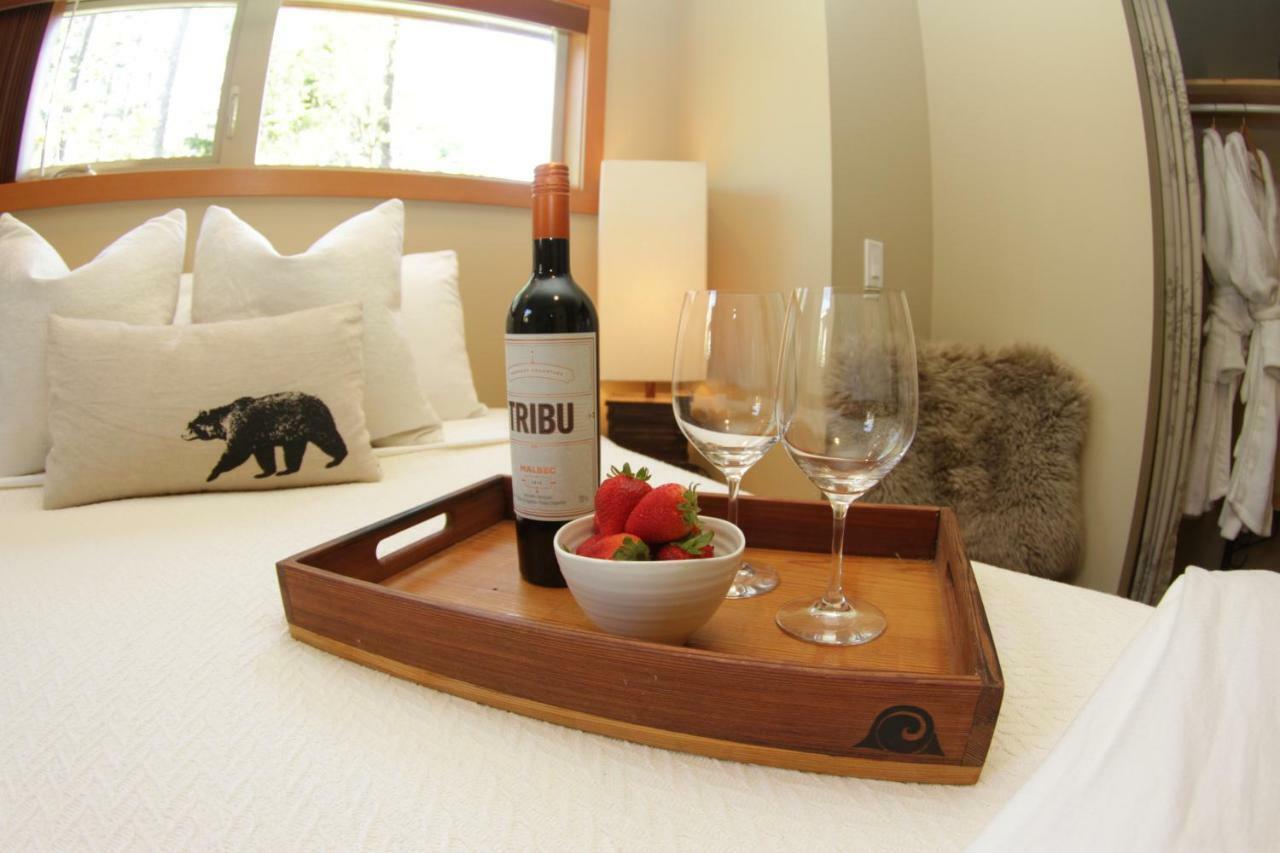 Black Bear Guesthouse Тофино Экстерьер фото